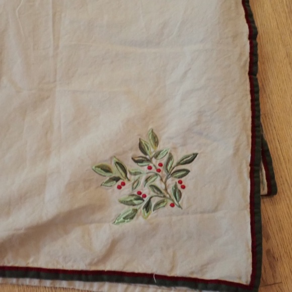 Christmas Holly Embroidered Linen Tablecloth Decorations Cottage Granny Core - Picture 8 of 13